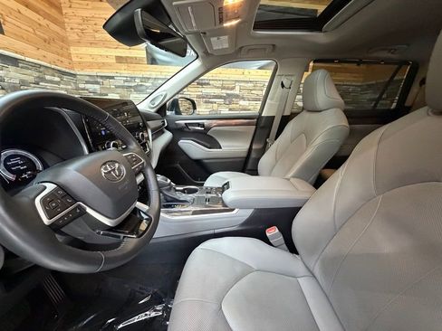 Used 2023 Toyota Highlander Limited AWD/4WD image 11