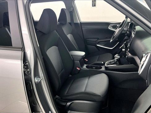Used 2025 Kia Soul LX FWD image 28