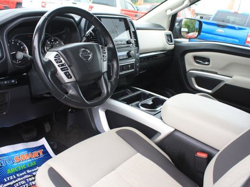 Used 2022 Nissan Titan SV w/ SV Convenience Package AWD/4WD image 13