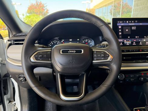 Used 2025 Jeep Compass Limited AWD/4WD image 29