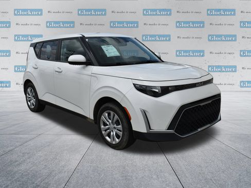 Used 2023 Kia Soul LX FWD image 3