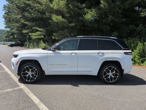 Used 2023 Jeep Grand Cherokee Summit AWD/4WD image 9