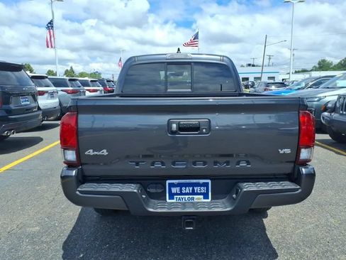 Used 2022 Toyota Tacoma SR AWD/4WD image 6