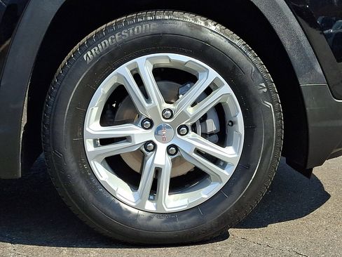 Used 2023 GMC Terrain SLE w/ Driver Convenience Package image 8