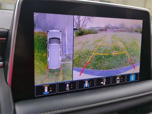 Used 2021 GMC Yukon SLT w/ SLT Premium Package image 14