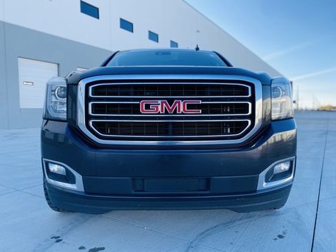 Used 2017 GMC Yukon SLT image 2