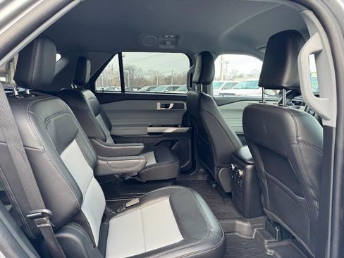 Used 2024 Ford Explorer XLT w/ Equipment Group 202A image 10