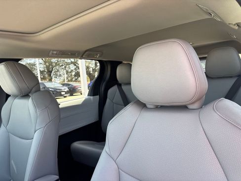 New 2026 Toyota Sienna XLE image 12