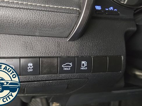 Used 2021 Toyota Camry SE FWD image 21