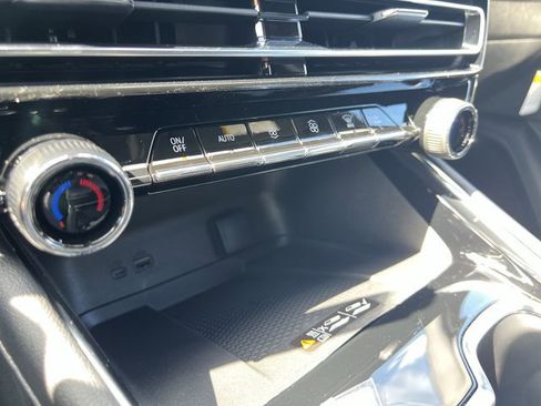 New 2026 Chevrolet Traverse LT w/ LPO, Floor Liner Package image 11