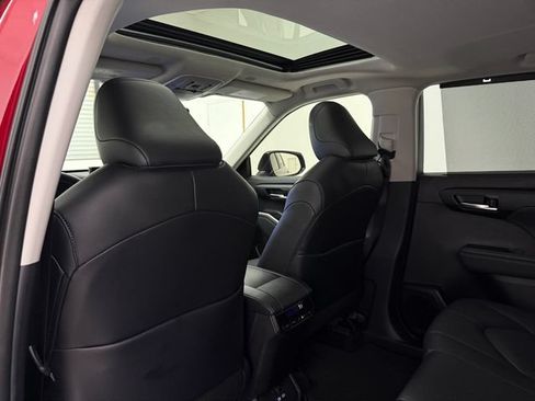 Used 2026 Toyota Highlander XLE AWD/4WD image 30
