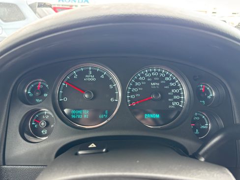 Used 2010 Chevrolet Suburban LS RWD image 23