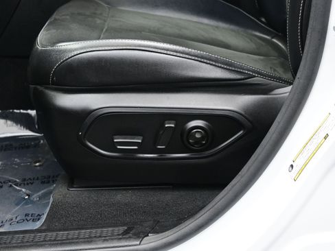 Used 2023 Jeep Grand Cherokee L Laredo image 11