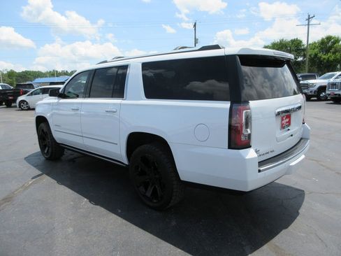 Used 2020 GMC Yukon XL Denali w/ Denali Premium Package AWD/4WD image 8