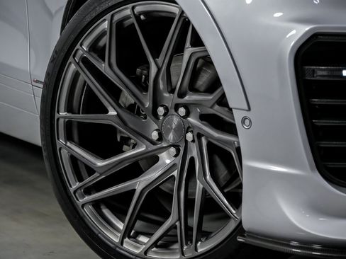 Used 2019 Land Rover Range Rover Velar R-Dynamic SE image 4