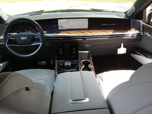 New 2026 Cadillac Escalade Platinum Sport AWD/4WD image 15