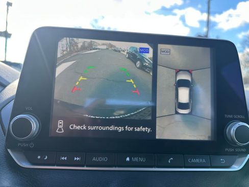 Used 2023 Nissan Sentra SR w/ SR Premium Package image 17