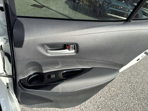 Certified 2025 Toyota Corolla SE image 18