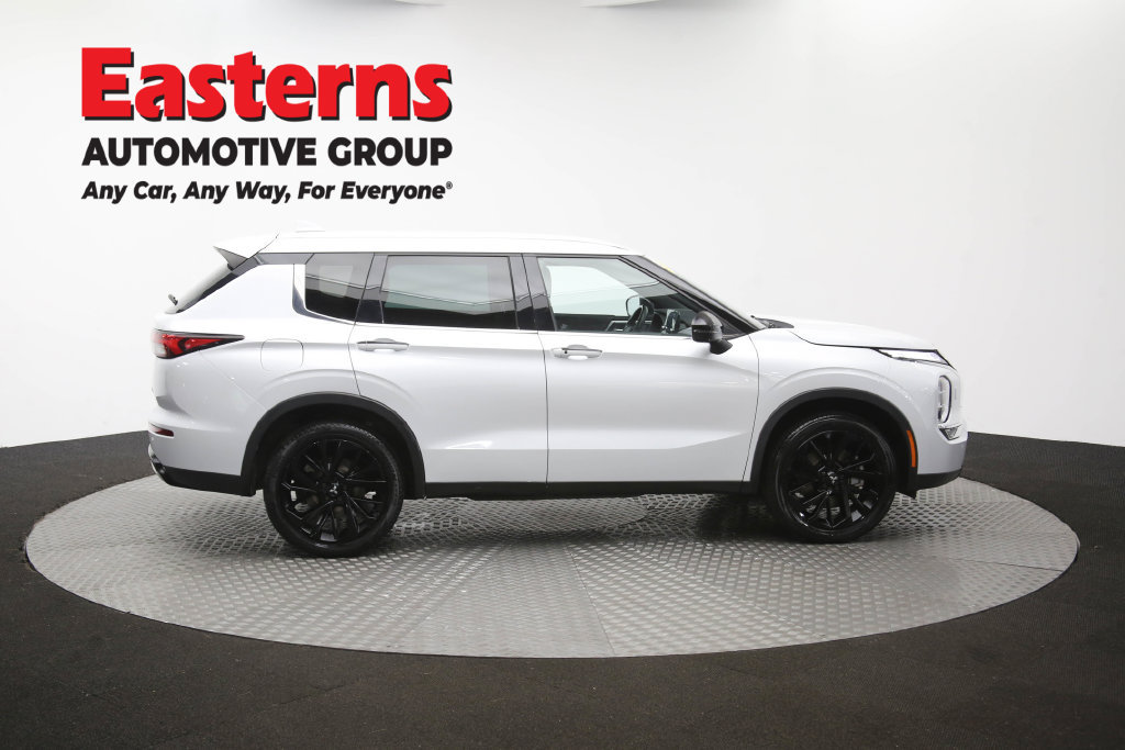 Used 2023 Mitsubishi Outlander SE Black Edition AWD/4WD image 46