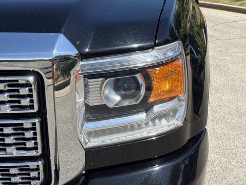Used 2019 GMC Sierra 2500 Denali w/ Duramax Plus Package AWD/4WD image 11