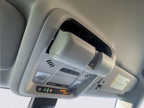 Used 2024 GMC Terrain SLT w/ Infotainment Package II image 26