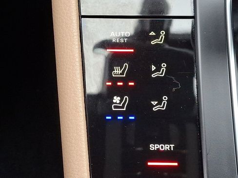 Used 2022 Porsche Macan image 24