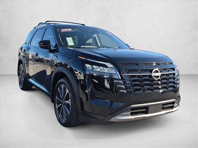 Used 2026 Nissan Pathfinder Platinum FWD image 3