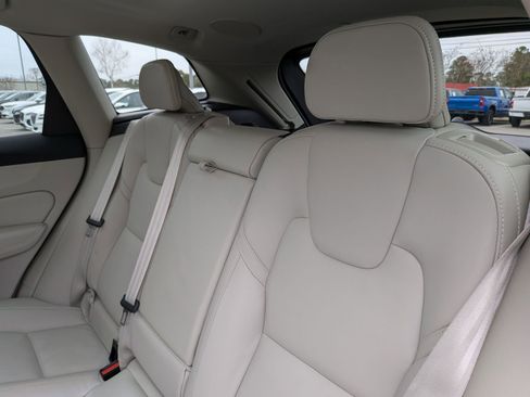 Used 2023 Volvo XC60 B5 Ultimate w/ Climate Package image 30