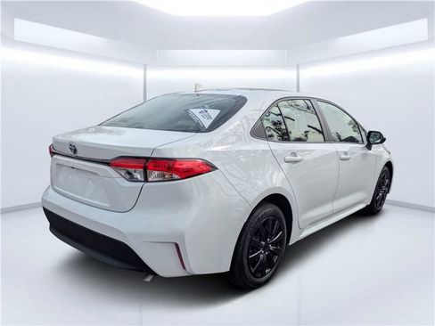 Used 2025 Toyota Corolla LE FWD image 3