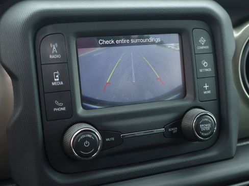 Used 2018 Jeep Wrangler Unlimited Sport S AWD/4WD image 4