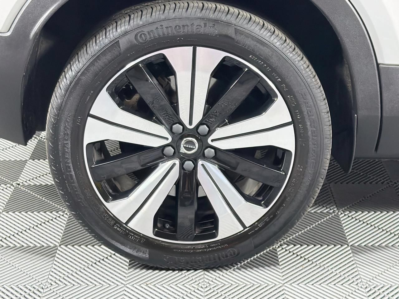 Used 2023 Volvo XC40 Recharge Plus AWD/4WD image 29