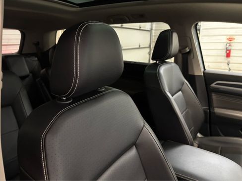 Used 2022 Volkswagen Atlas SEL R-Line AWD/4WD image 29