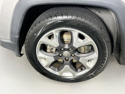 Used 2019 Jeep Compass Limited FWD image 11