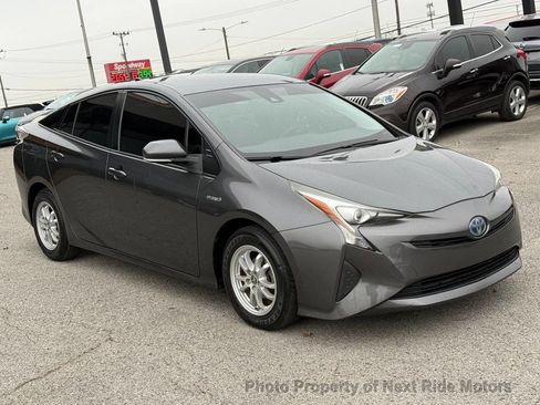 Used 2017 Toyota Prius image 4