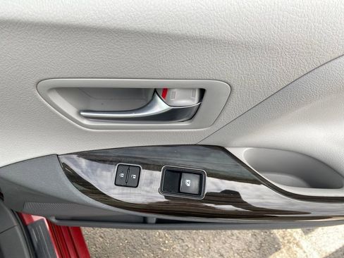 Used 2016 Toyota Sienna XLE w/ XLE Navigation Package image 10