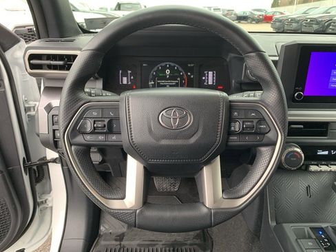 Used 2025 Toyota 4Runner SR5 image 25
