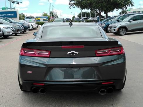 Used 2018 Chevrolet Camaro SS RWD image 7