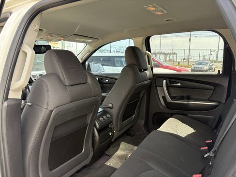 Used 2010 GMC Acadia SLE image 15