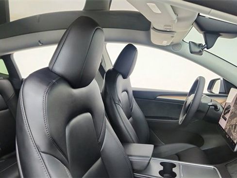 Used 2025 Tesla Model Y Performance image 21