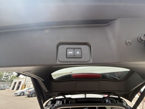 Used 2025 Nissan Rogue SV AWD/4WD image 34
