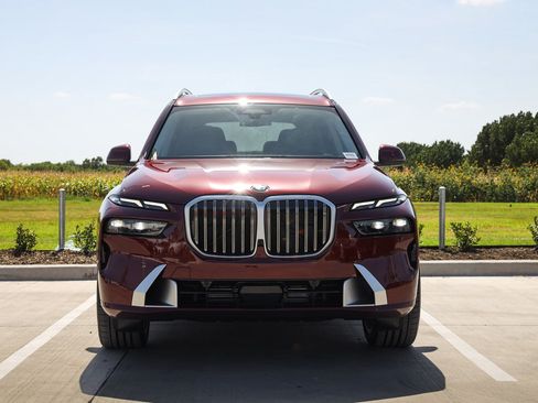 Used 2025 BMW X7 xDrive40i AWD/4WD image 3
