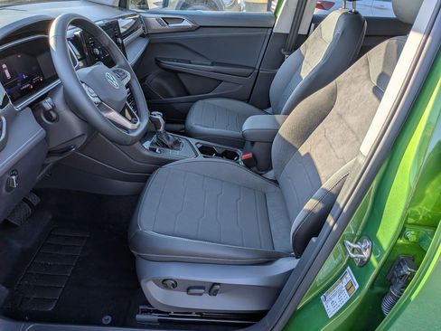 New 2026 Volkswagen Taos SE image 14