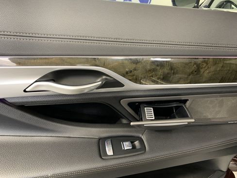 Used 2020 BMW 740i RWD image 32