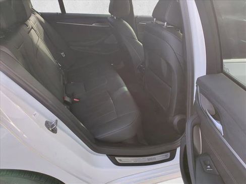 Used 2023 BMW 530e w/ Premium Package image 21