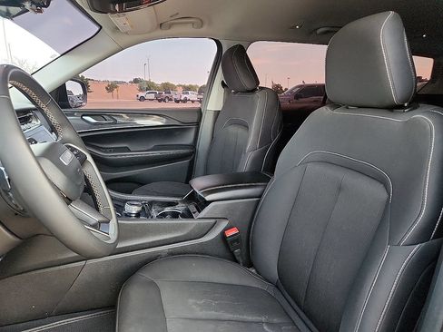 Used 2023 Jeep Grand Cherokee L Laredo AWD/4WD image 7