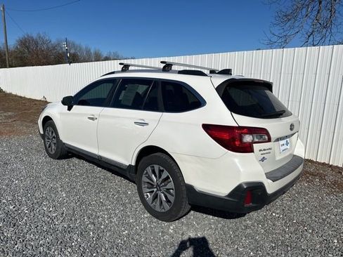 Used 2018 Subaru Outback 3.6R Touring image 3