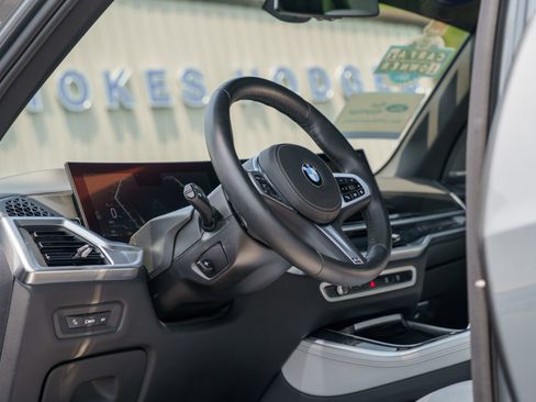 Used 2025 BMW X5 xDrive40i w/ M Sport Package AWD/4WD image 23