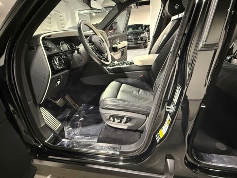 Used 2023 Rolls-Royce Cullinan image 28