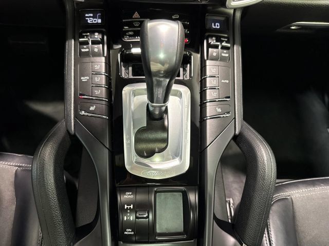 Used 2017 Porsche Cayenne Platinum Edition AWD/4WD image 20