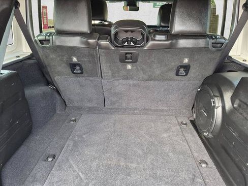 Used 2019 Jeep Wrangler Unlimited Sahara AWD/4WD image 17